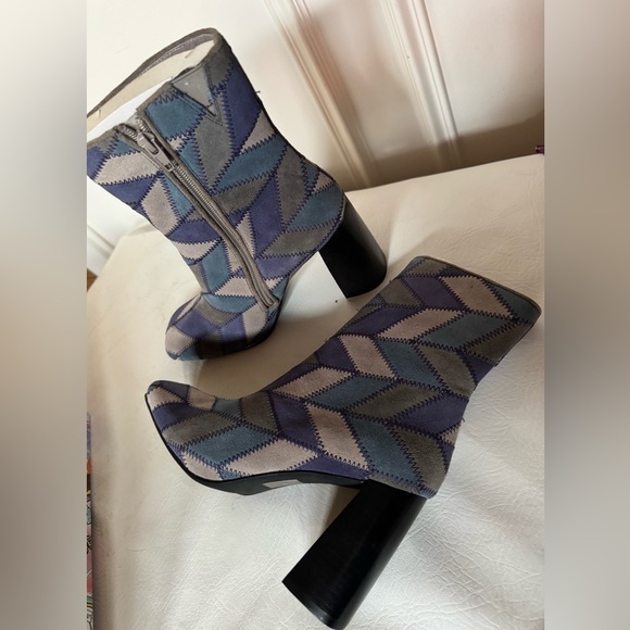 NIB Jeffrey Campbell Versus Boots in Blue Multi - Picture 12 of 13